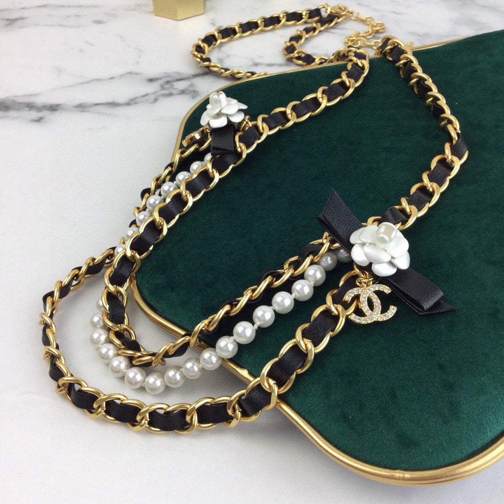 CHANEL 25S CHAIN BELT IN WHITE PEARL AND BLACK CALFSKIN 614403