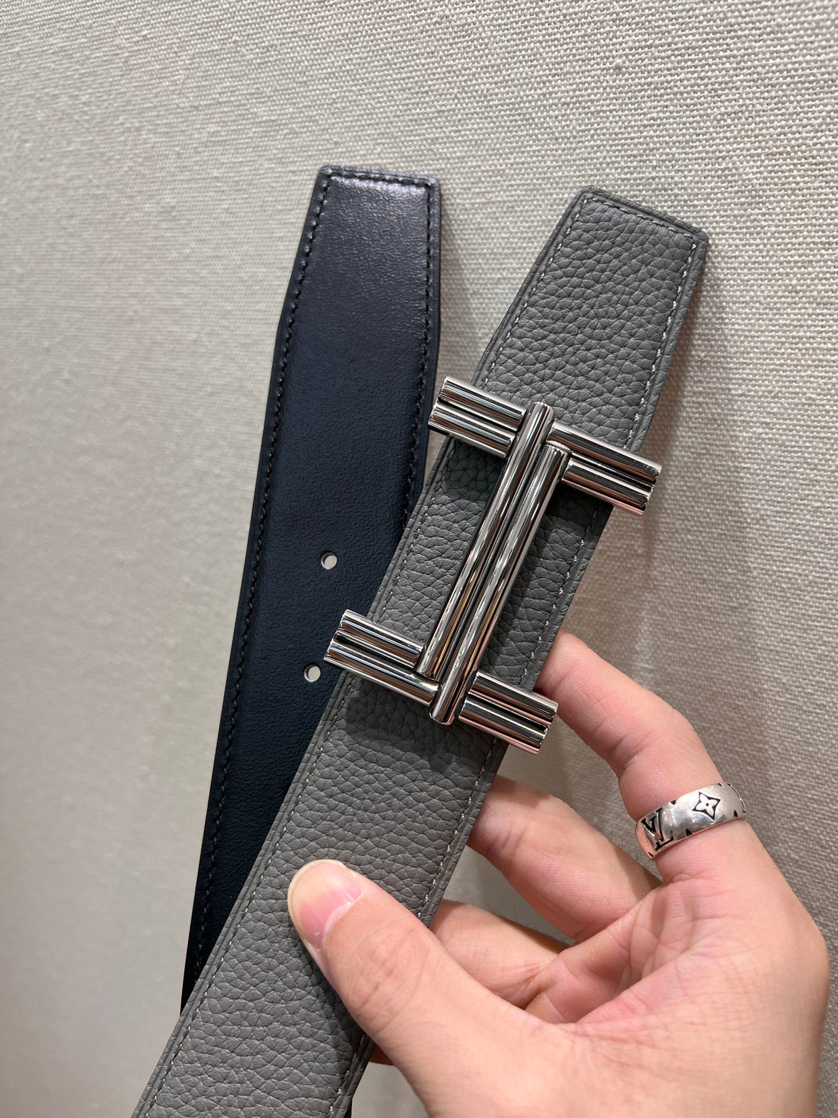 HERMES TRAVERSE BELT BUCKLE & REVERSIBLE GRAY AND BLACK LEATHER STRAP 38 MM SILVER HARDWARE