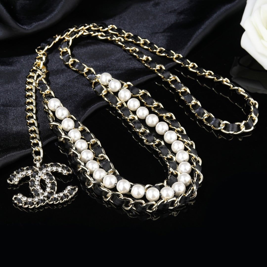 CHANEL 25S CHAIN BELT IN WHITE PEARL AND BLACK CALFSKIN 612711